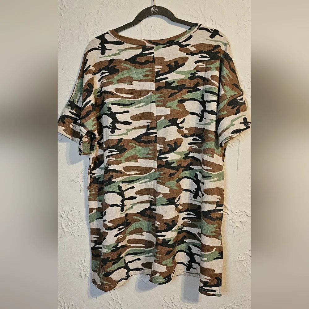 Sewn Together Camoflauge Women's Short Sleeve Shirt XL - Picture 2 of 5
